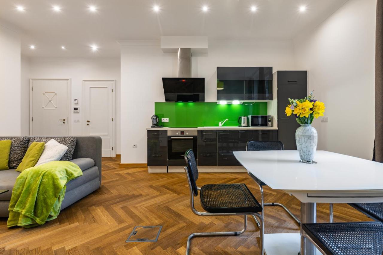 פראג Dlouha Palace - Live In One Of The Best Streets מראה חיצוני תמונה